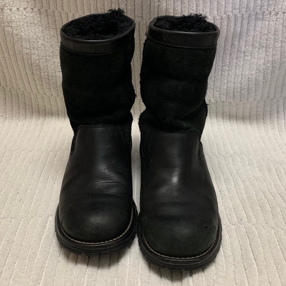 Ugg Brooks boots - Picture 1 of 8
